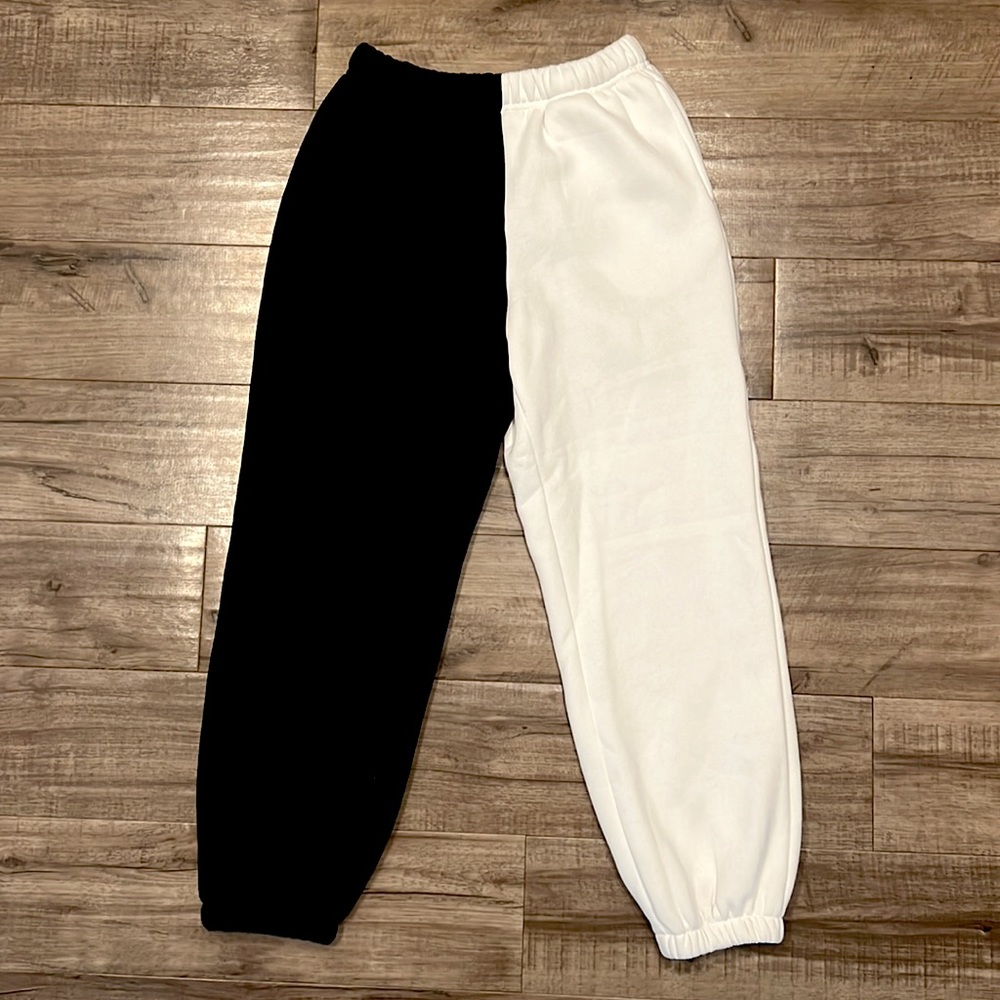 🔘Shaci Size M Two-tone Black and White Sweatpants🔘